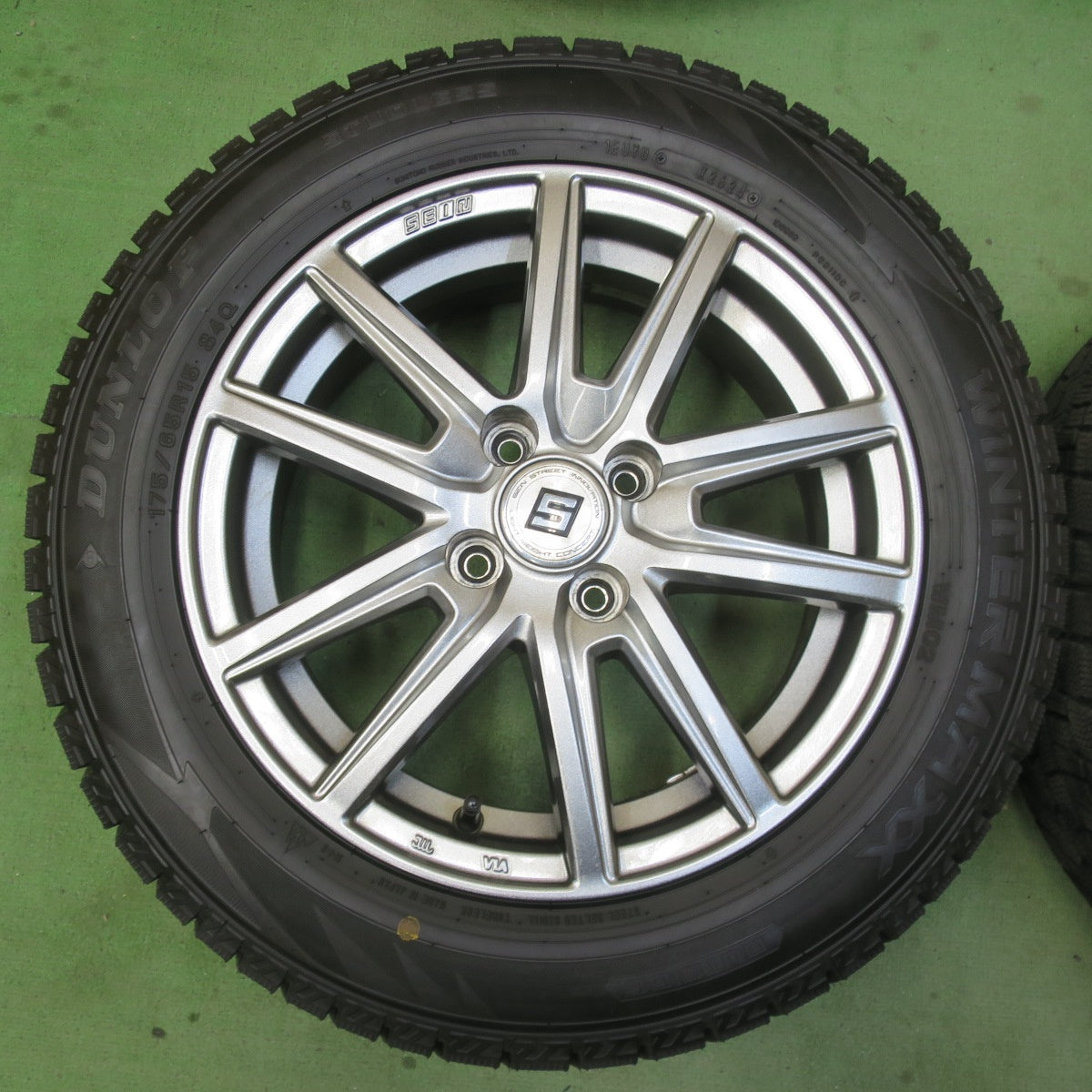 バリ溝！24年！キレイ！ほぼ10分★スタッドレス 175/65R15 ダンロップ ウインターマックス WM02 SEIN SS ザイン 15インチ PCD100/4H★6033104イス