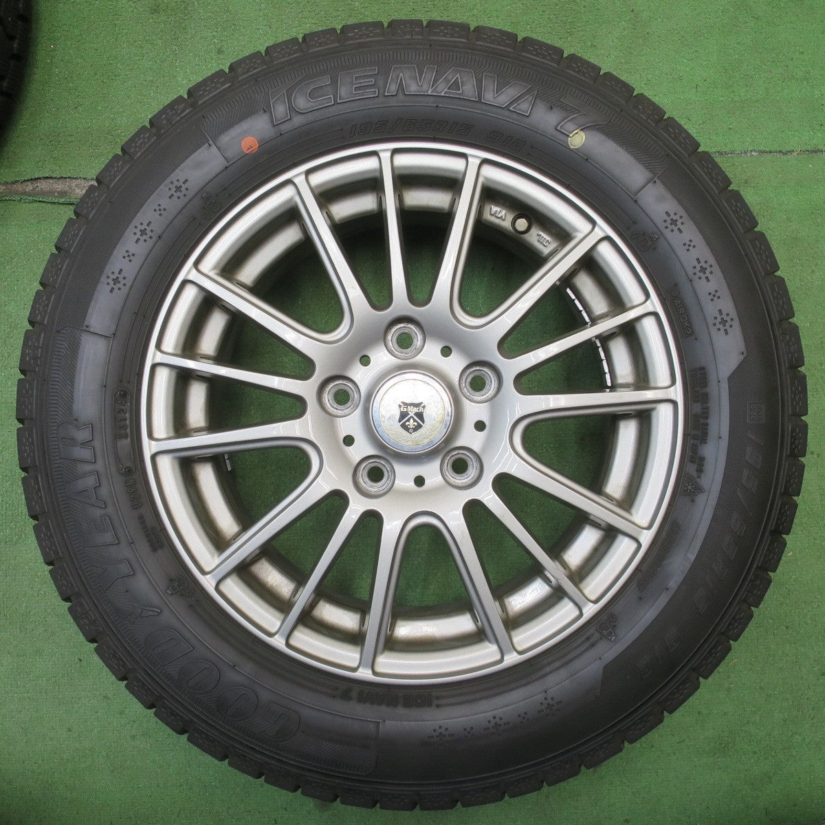 バリ溝！24年！9.5分以上◎スタッドレス 195/65R15 グッドイヤー アイスナビ7 GMach 15インチ PCD114.3/5H◎6071802NJス