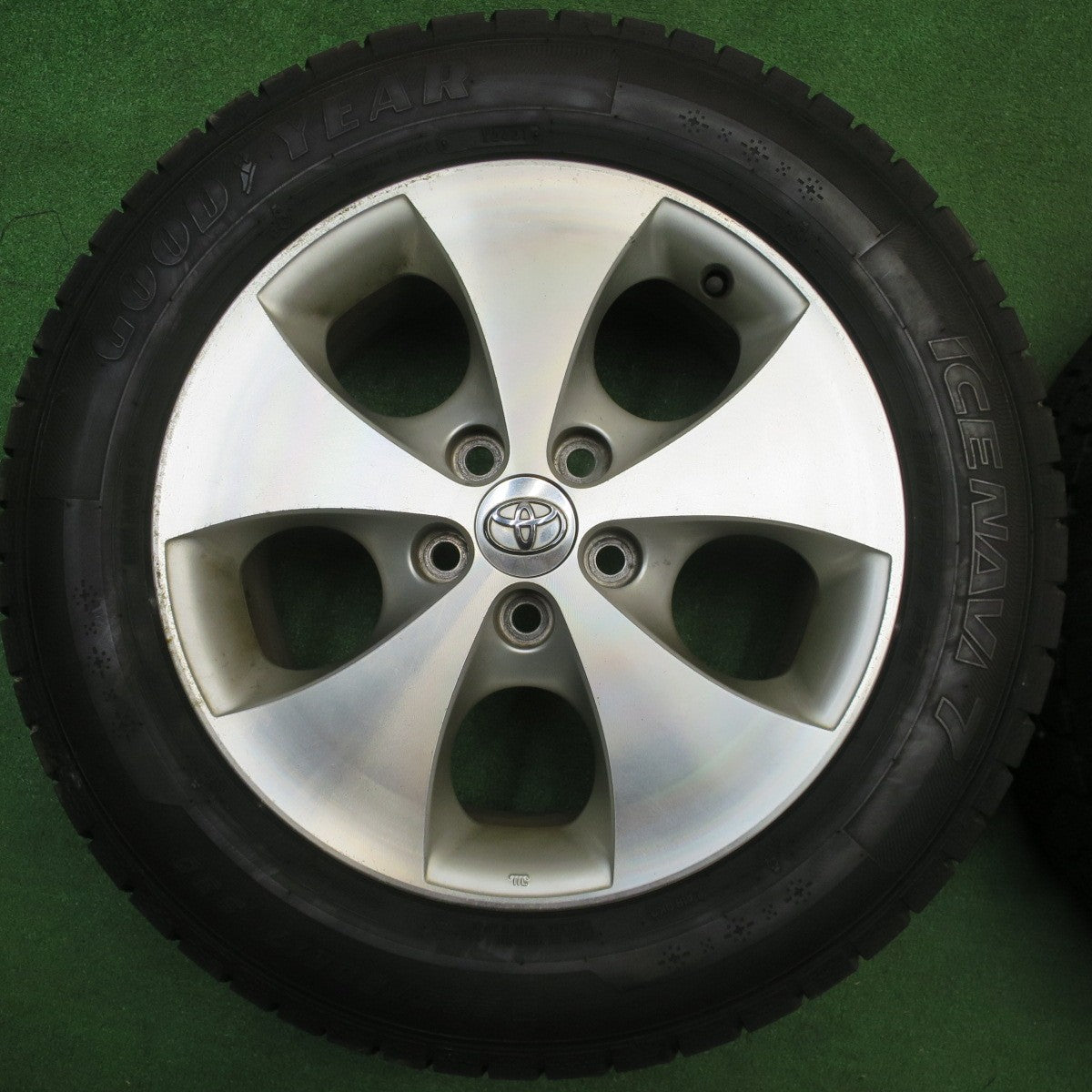 バリ溝！21年！9.5分★トヨタ 10系 アルファード ヴェルファイア 純正 225/60R17 スタッドレス グッドイヤー アイスナビ7 17インチ PCD114.3/5H★5121702NJス