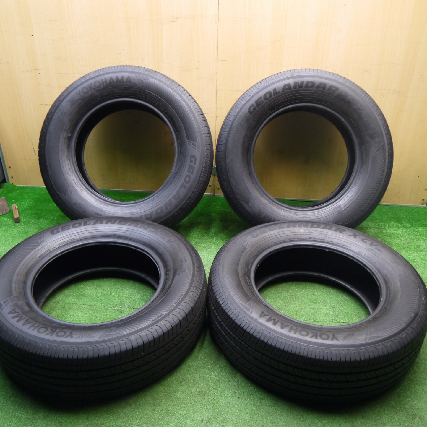 新車外し！24年★245/70R18 ヨコハマ ジオランダー X-CV G057 タイヤ 18インチ ランクル 250 等★5110503Hノタ