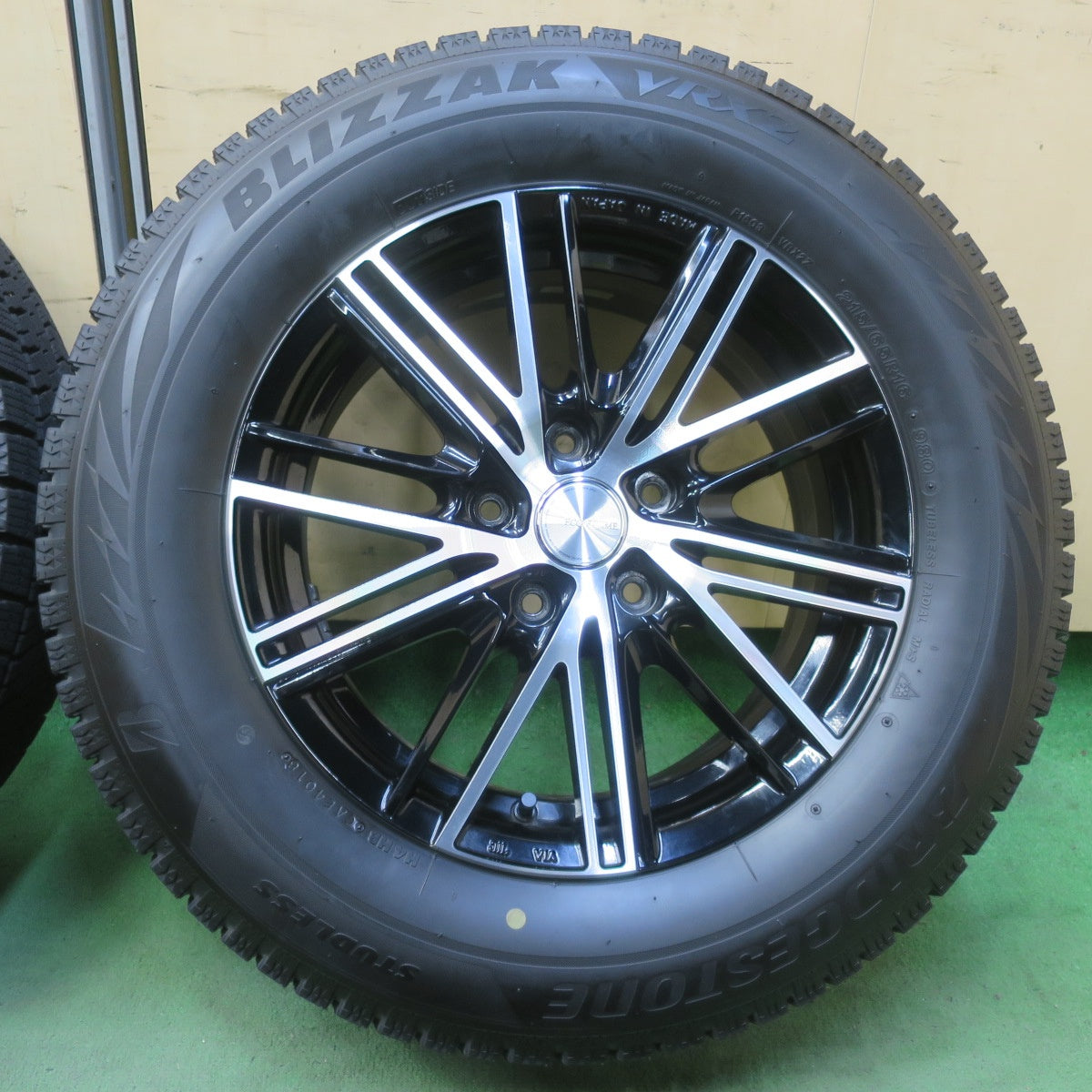 バリ溝！キレイ！9分◎スタッドレス 215/65R16 ブリヂストン ブリザック VRX2 ECO FORME CRS161 エコフォルム 16インチ PCD114.3/5H◎6072002イス