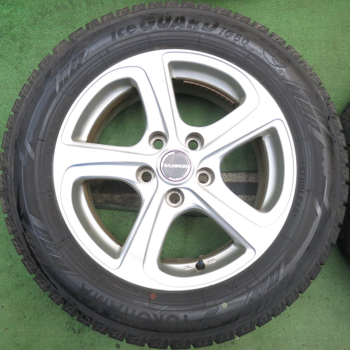 バリ溝！24年！9.5分◎スタッドレス 215/60R16 ヨコハマ アイスガード iG60 BALMINUM ZR5 バルミナ 16インチ PCD114.3/5H◎6090302HAス