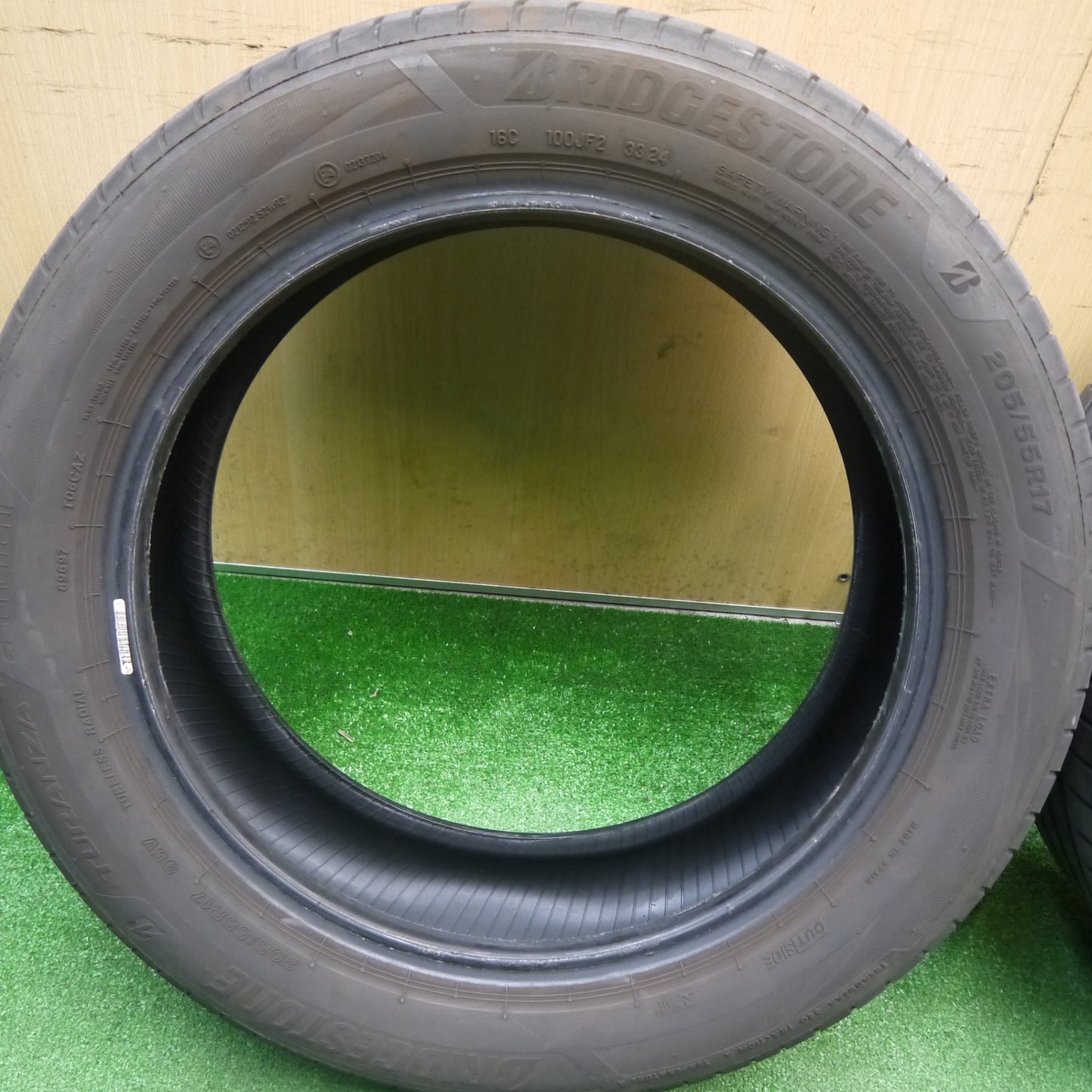 バリ溝！24年！8.5分！2本★205/55R17 ブリヂストン トランザ 6 ENLITEN エンライトン タイヤ 17インチ MINI ミニ クロスオーバー 等★6010509Hノタ