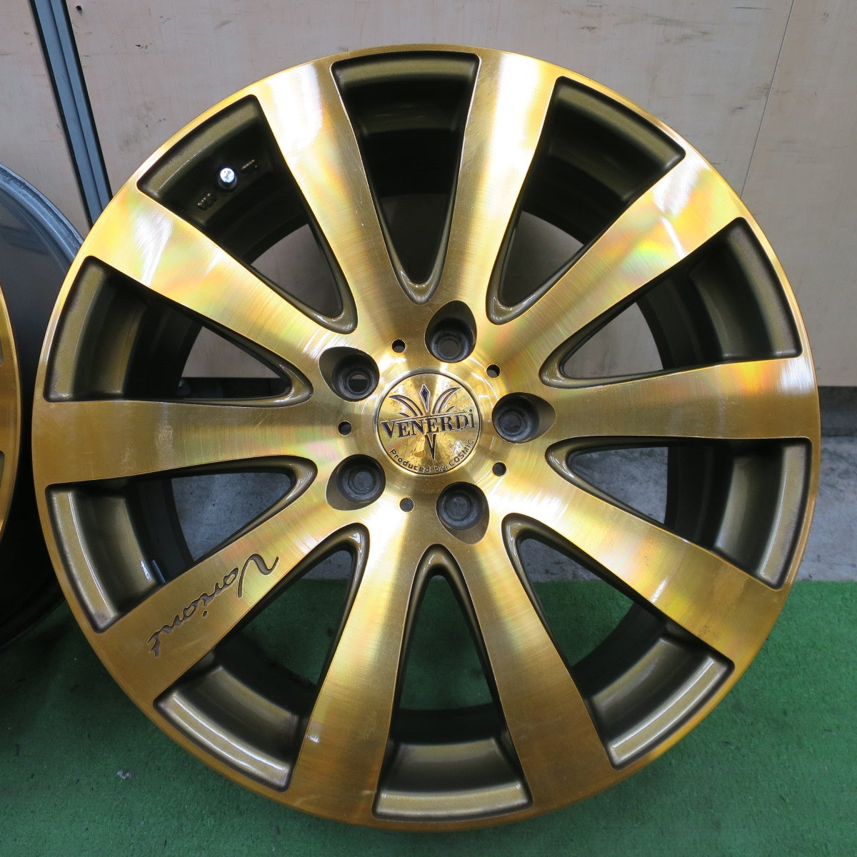 キレイ！付属品付き★VENERDi VARIANT COSMIC 18インチ ホイール ヴェネルディ ヴァリアント コスミック 18×7.5J PCD114.3/5H★6070603NGホ
