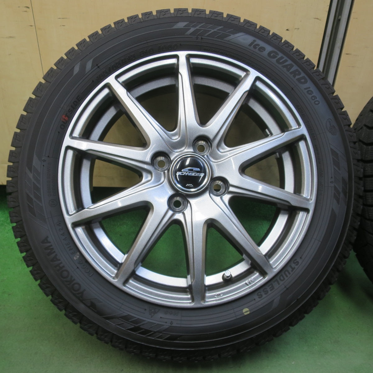 バリ溝！24年！キレイ！ほぼ10分◎スタッドレス 165/65R15 ヨコハマ アイスガード iG60 SCHNEIDER MiD シュナイダー 15インチ 軽サイズ タフト ハスラー 等 PCD100/4H◎6061404イス