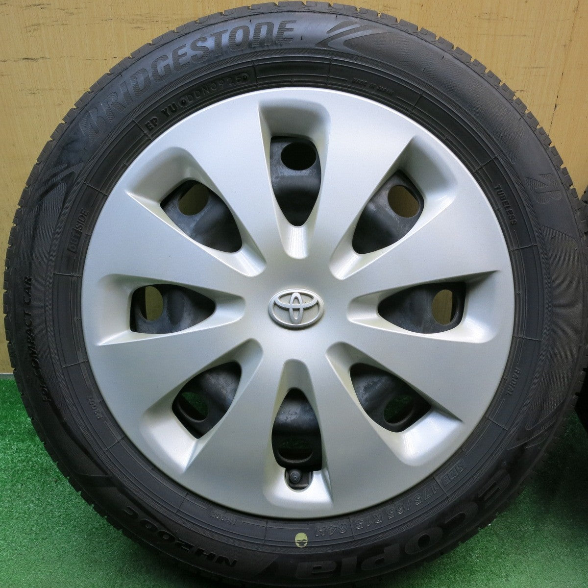 バリ溝！25年！9分◎トヨタ NHP10 アクア 純正 スチール 175/65R15 ブリヂストン エコピア NH200C 15インチ PCD100/4H◎6092707HAノ