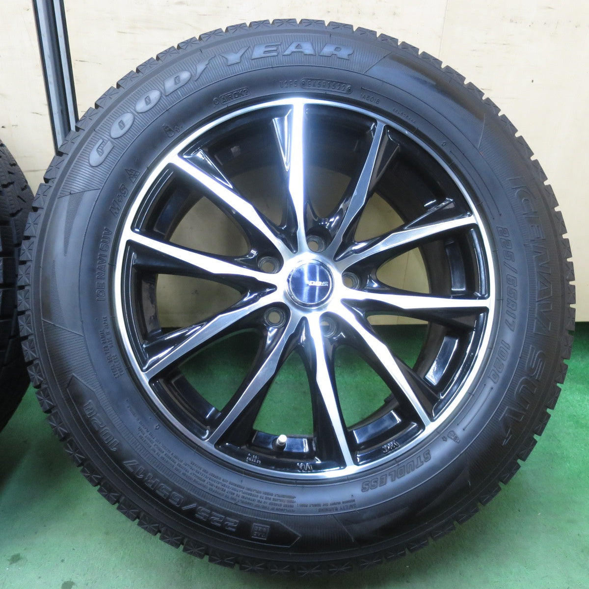 バリ溝！22年！キレイ！9.5分以上★スタッドレス 225/65R17 グッドイヤー アイスナビ SUV D.O.S. DOS 17インチ PCD114.3/5H★5122402イス