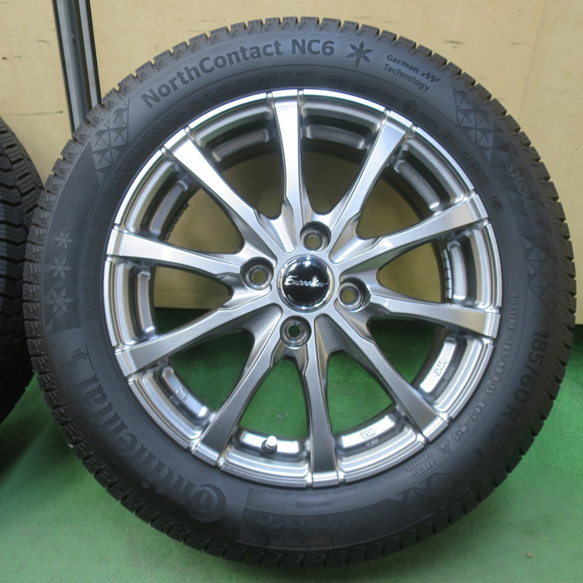 ほぼ未使用！25年！美品★スタッドレス 185/60R15 コンチネンタル ノースコンタクト NC6 Exceeder エクシーダー 15インチ PCD100/4H★6032302イス