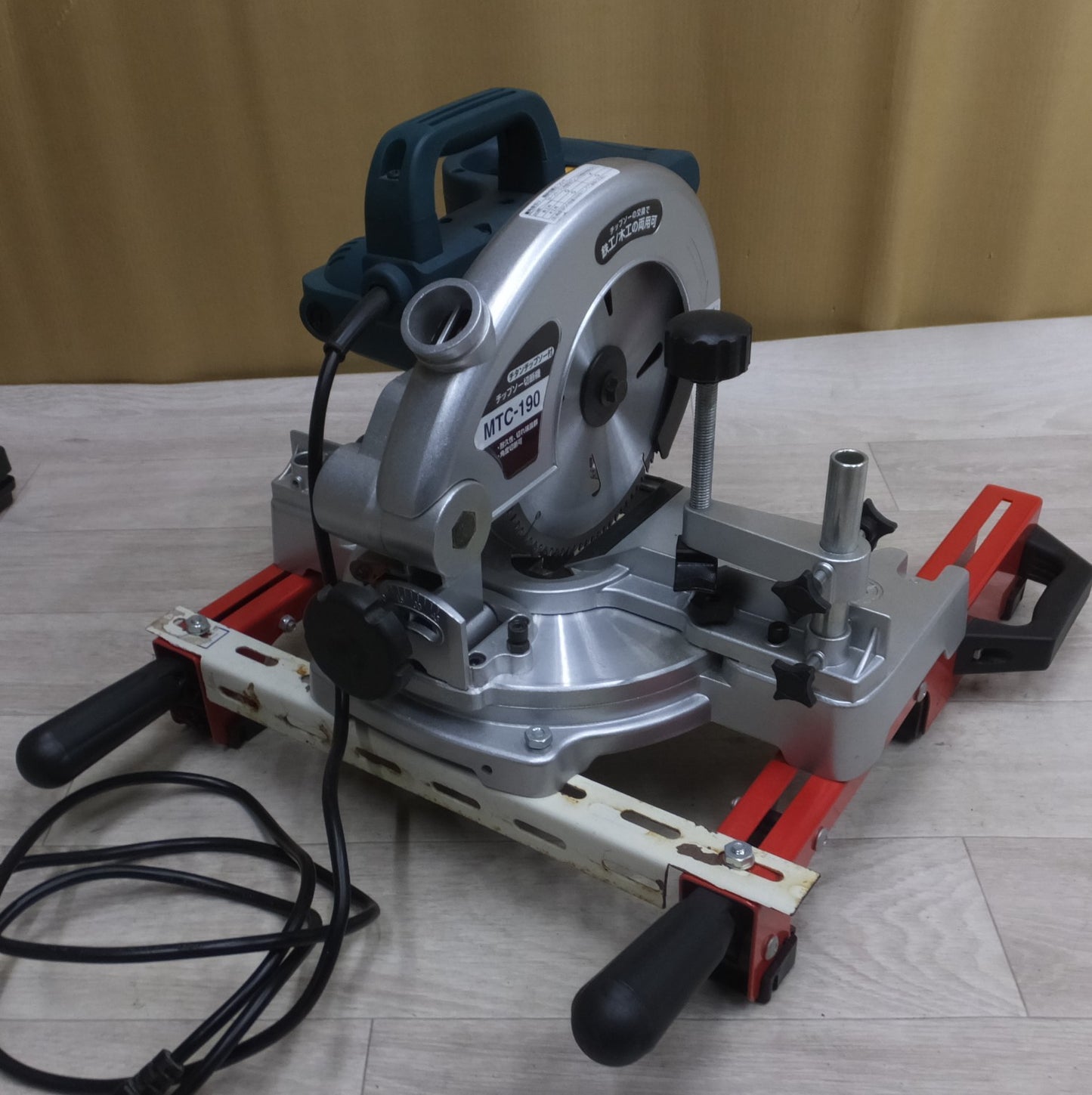 [送料無料] キレイ◆新興製作所 チップソー 切断機 100V 鉄工 木工 両用 MTC-190 卓上 丸ノコ 丸鋸 丸のこ 電動 工具◆