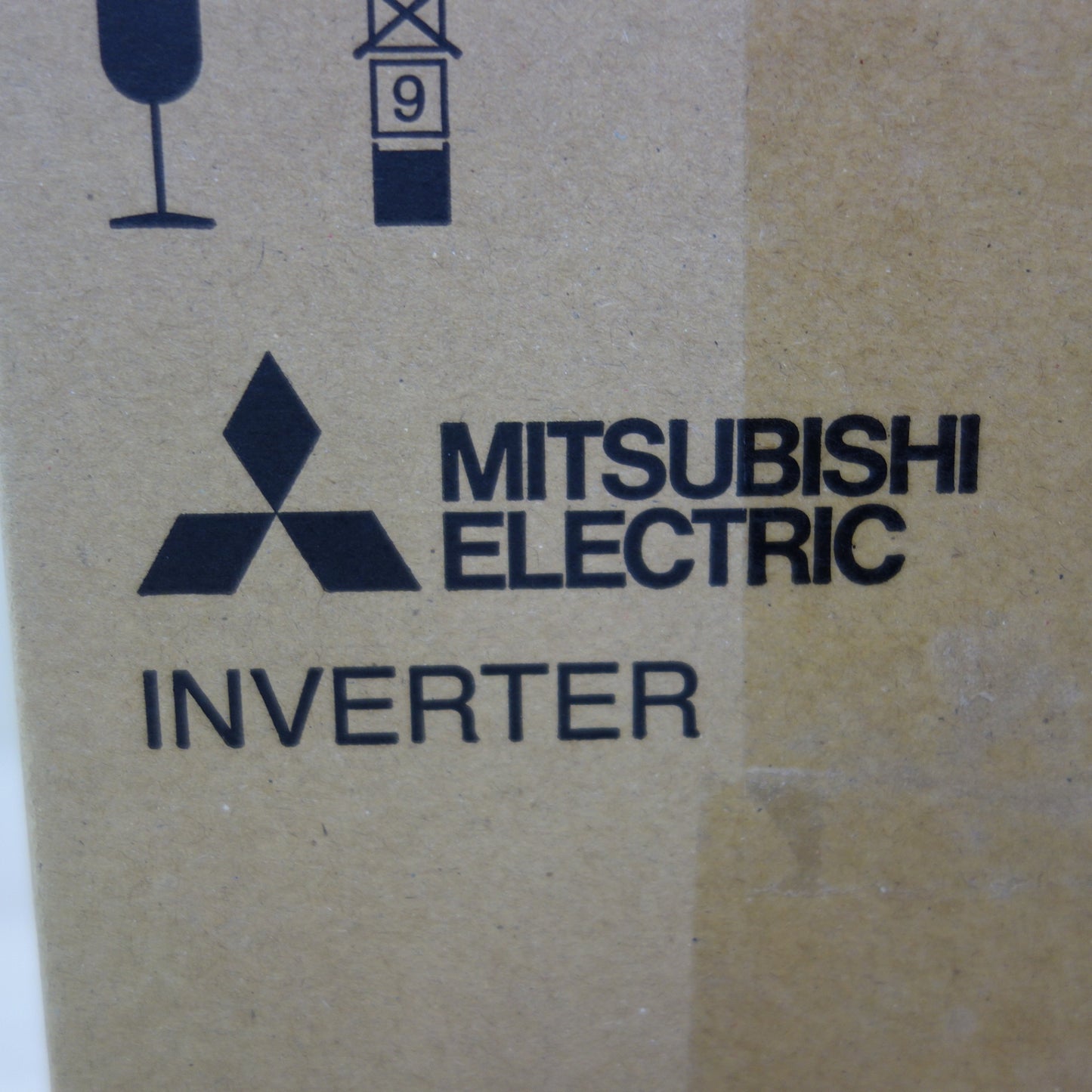 [送料無料] 未使用☆三菱 インバータ FR-E840-3.7K-1-60 INVERTER☆