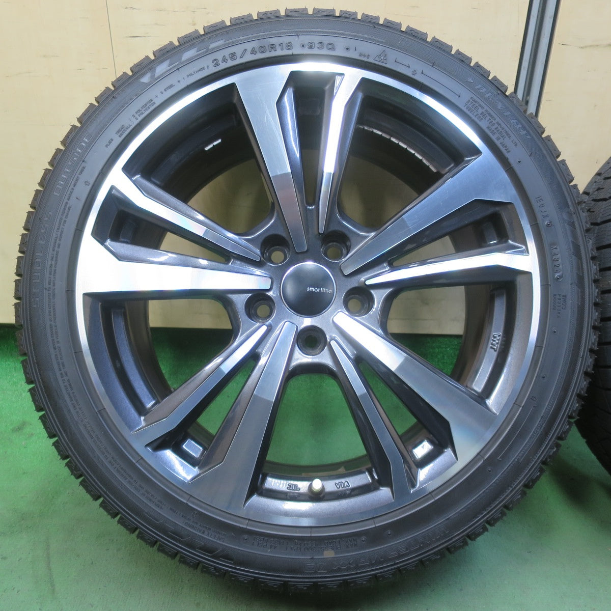 バリ溝！24年！キレイ！ほぼ10分★ベンツ 等 smartline 365 245/40R18 スタッドレス ダンロップ ウインターマックス 03 スマートライン 18インチ PCD112/5H★6060902イス
