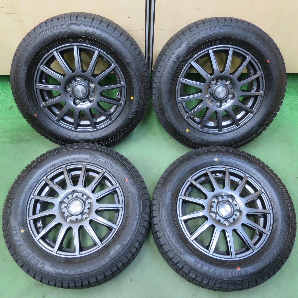 バリ溝！24年！キレイ！ほぼ10分★スタッドレス 195/65R15 グッドイヤー アイスナビ8 VELVA IGOR ヴェルヴァ イゴール 15インチ PCD114.3/5H★5111407イス