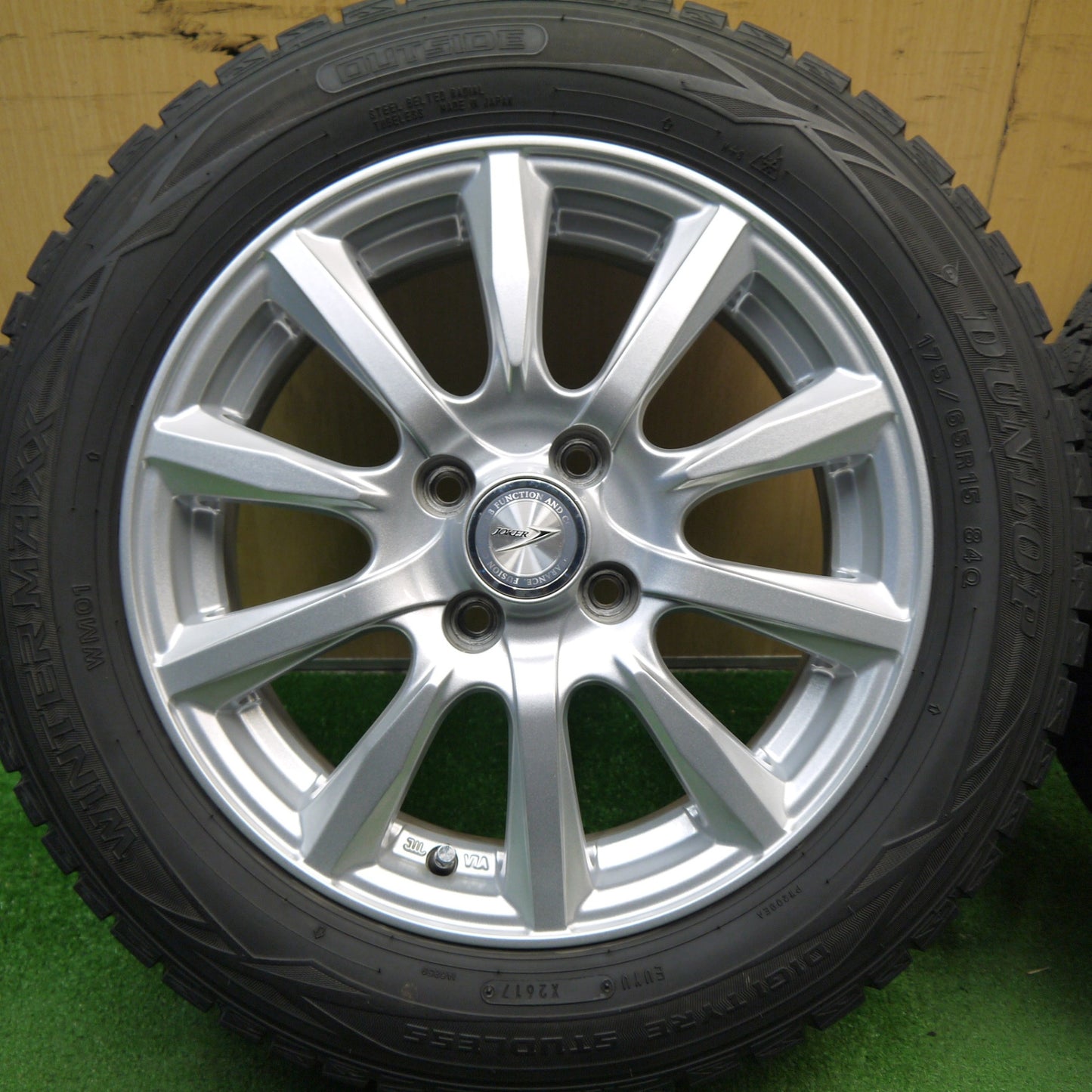 バリ溝！キレイ！8.5分★スタッドレス 175/65R15 ダンロップ ウインターマックス WM01 JOKER ジョーカー 15インチ PCD100/4H★5042305Hス