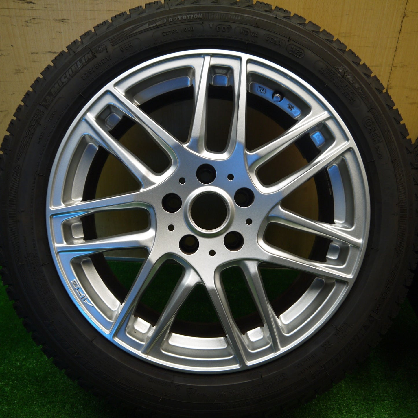 バリ溝！22年！キレイ！8.5分★BMW 等 EURO AFG 225/50R17 スタッドレス ミシュラン X-ICE XI3 17インチ PCD112/5H★5101702Hス