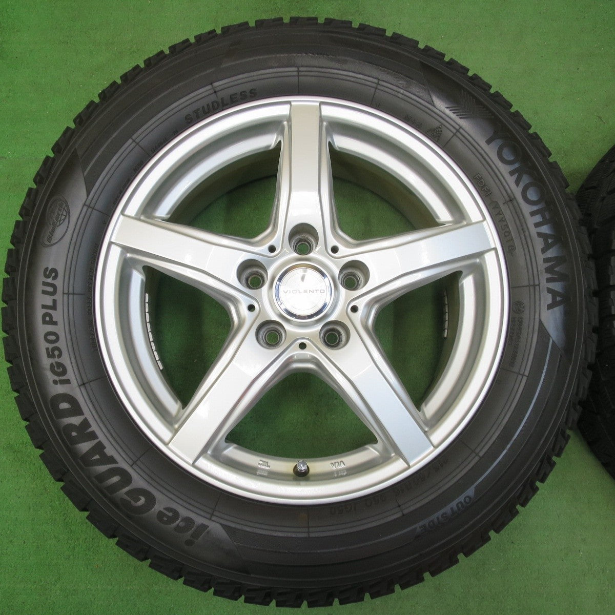 バリ溝！キレイ！9.5分★スタッドレス 215/60R16 ヨコハマ アイスガード iG50 プラス VIOLENTO ヴィオレント 16インチ PCD114.3/5H★5011701イス