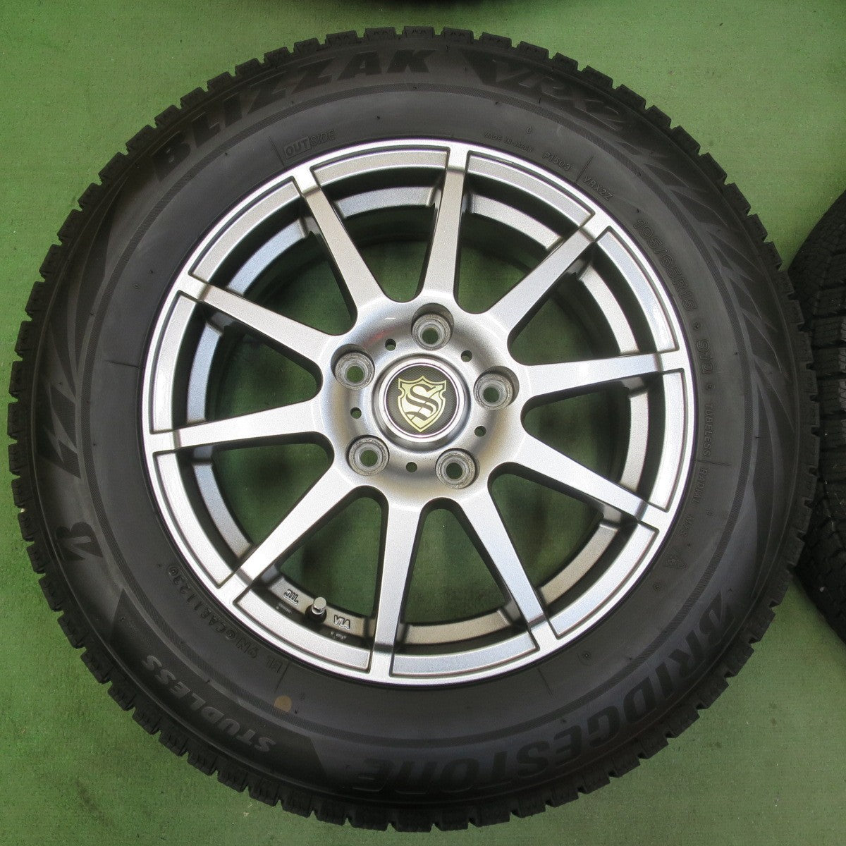バリ溝！23年！キレイ！9分★スタッドレス 195/65R15 ブリヂストン ブリザック VRX2 社外 アルミ 15インチ PCD114.3/5H★5112809イス