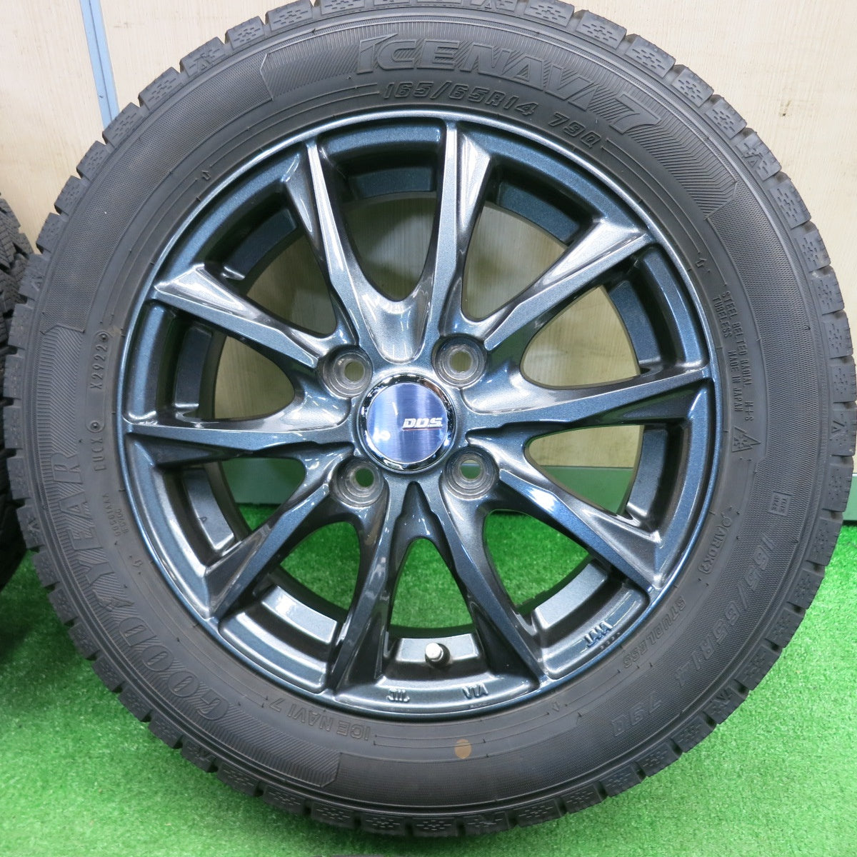 [送料無料] バリ溝！22年！キレイ！8.5分★スタッドレス 165/65R14 グッドイヤー アイスナビ7 D.O.S. DOS 14インチ 軽自動車 ハスラー 等 PCD100/4H★4121806TNス