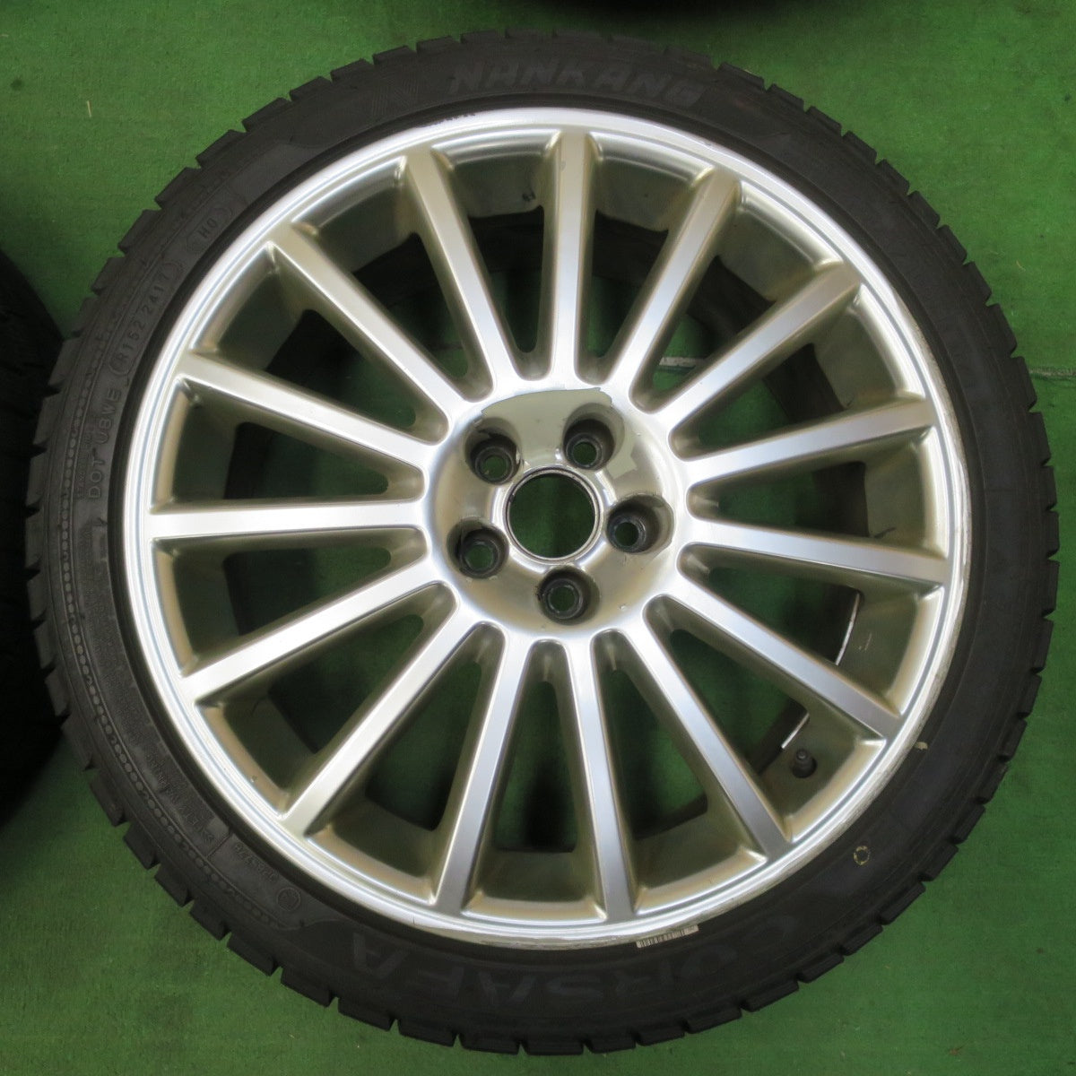 [送料無料] 超バリ溝！ほぼ10分★VW ワーゲン R32 ゴルフ 純正 225/40R18 スタッドレス ナンカン CORSAFA 18インチ PCD100/5H★4102109イス