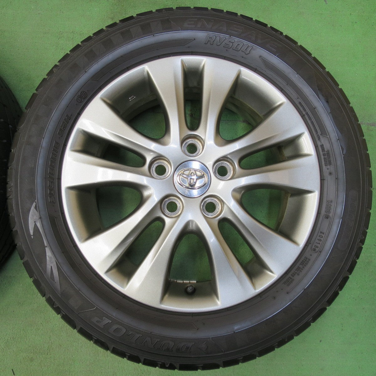 バリ溝！キレイ！9.5分★トヨタ 70系 ヴォクシー ノア 純正 205/60R16 ダンロップ エナセーブ RV504 16インチ PCD114.3/5H★5051209イノ