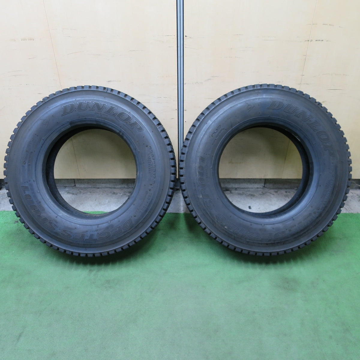 バリ溝！23年！9分！2本◎トラック タイヤ 225/80R17.5 123/122L スタッドレス ダンロップ デクテス SP001 DECTES 17.5インチ◎6100603NGスタ