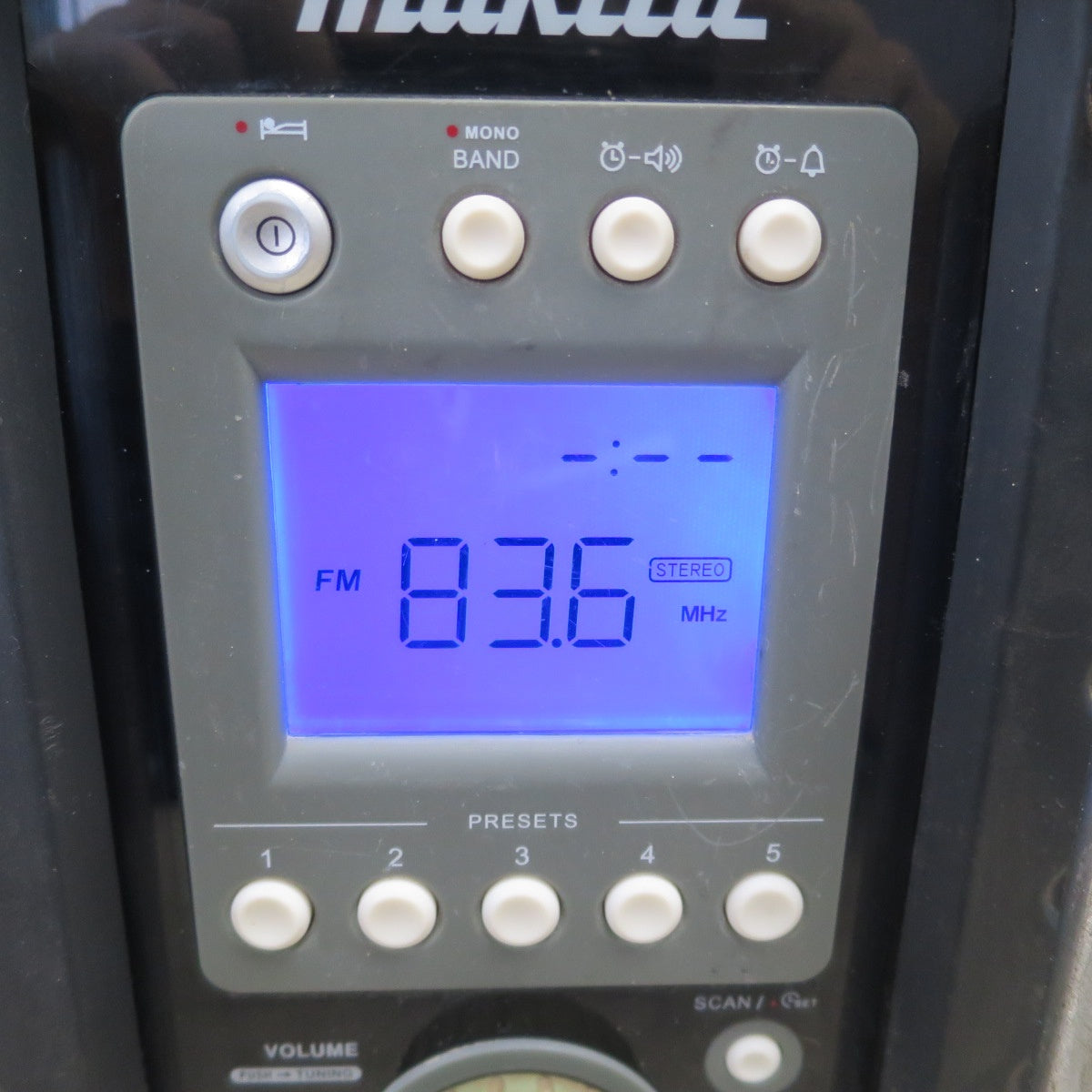 [送料無料] ☆マキタ 充電式 ラジオ MR100 現場 ラジオ 電動 工具☆