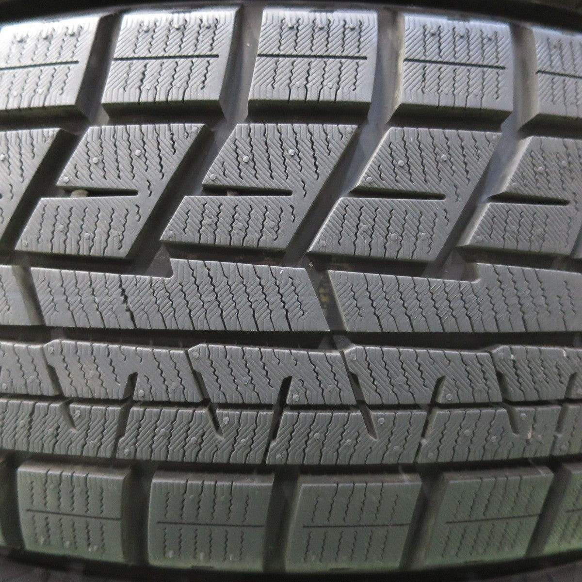 バリ溝！22年！ほぼ10分★スタッドレス 195/65R15 ヨコハマ アイスガード iG60 タイヤ 15インチ プリウス ノア ヴォクシー 等★5021510イスタ