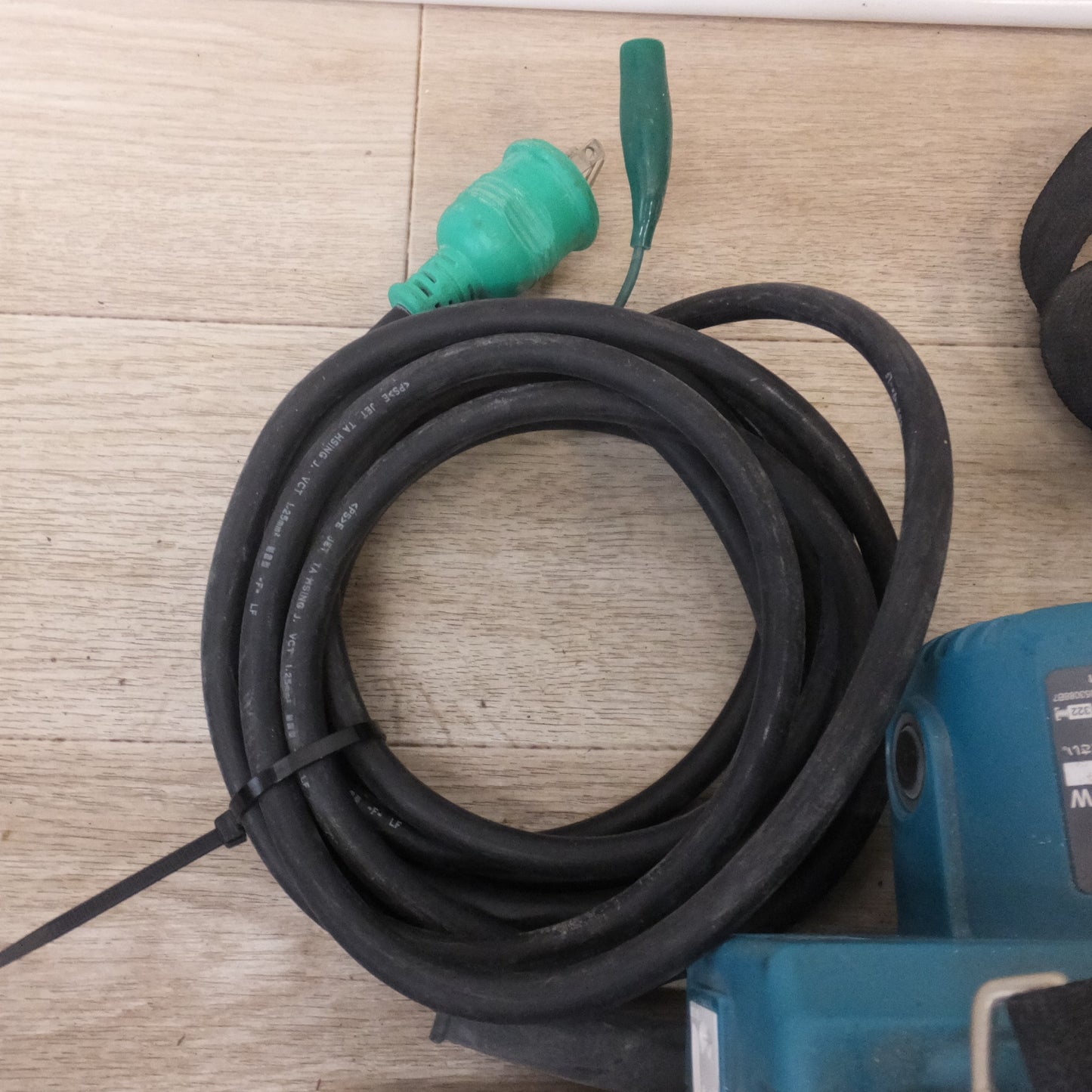 [送料無料] ★マキタ makita 携帯用集じん機 451 屋内用　100V～ 5.5A 50-60Hz 520W★