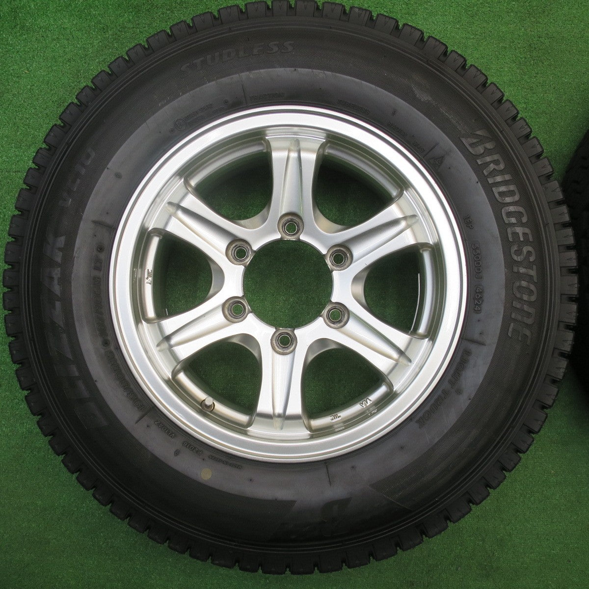 バリ溝！24年！9.5分★KEELER 195/80R15 107/105N スタッドレス ブリヂストン ブリザック VL10 キーラー 15インチ PCD139.7/6H★5112404NJス