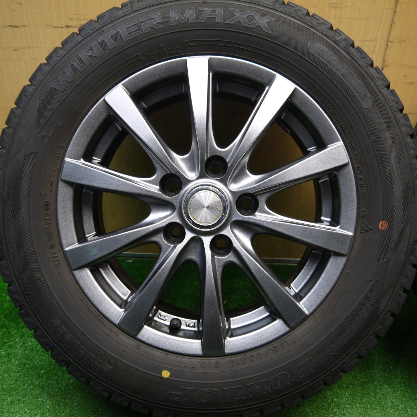 バリ溝！21年！キレイ！9分★スタッドレス 195/65R15 ダンロップ ウインターマックス WM02 GRASS グラス 15インチ PCD114.3/5H★5112802Hス