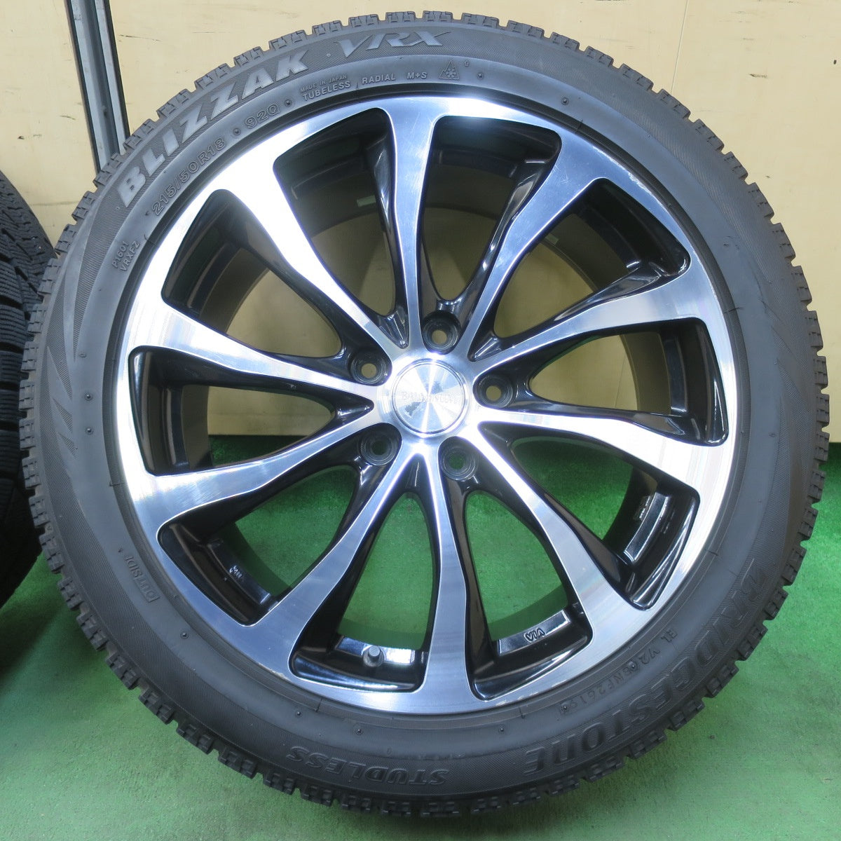 バリ溝！キレイ！9分★スタッドレス 215/50R18 ブリヂストン ブリザック VRX BALMINUM T10 バルミナ 18インチ PCD114.3/5H★5102702イス