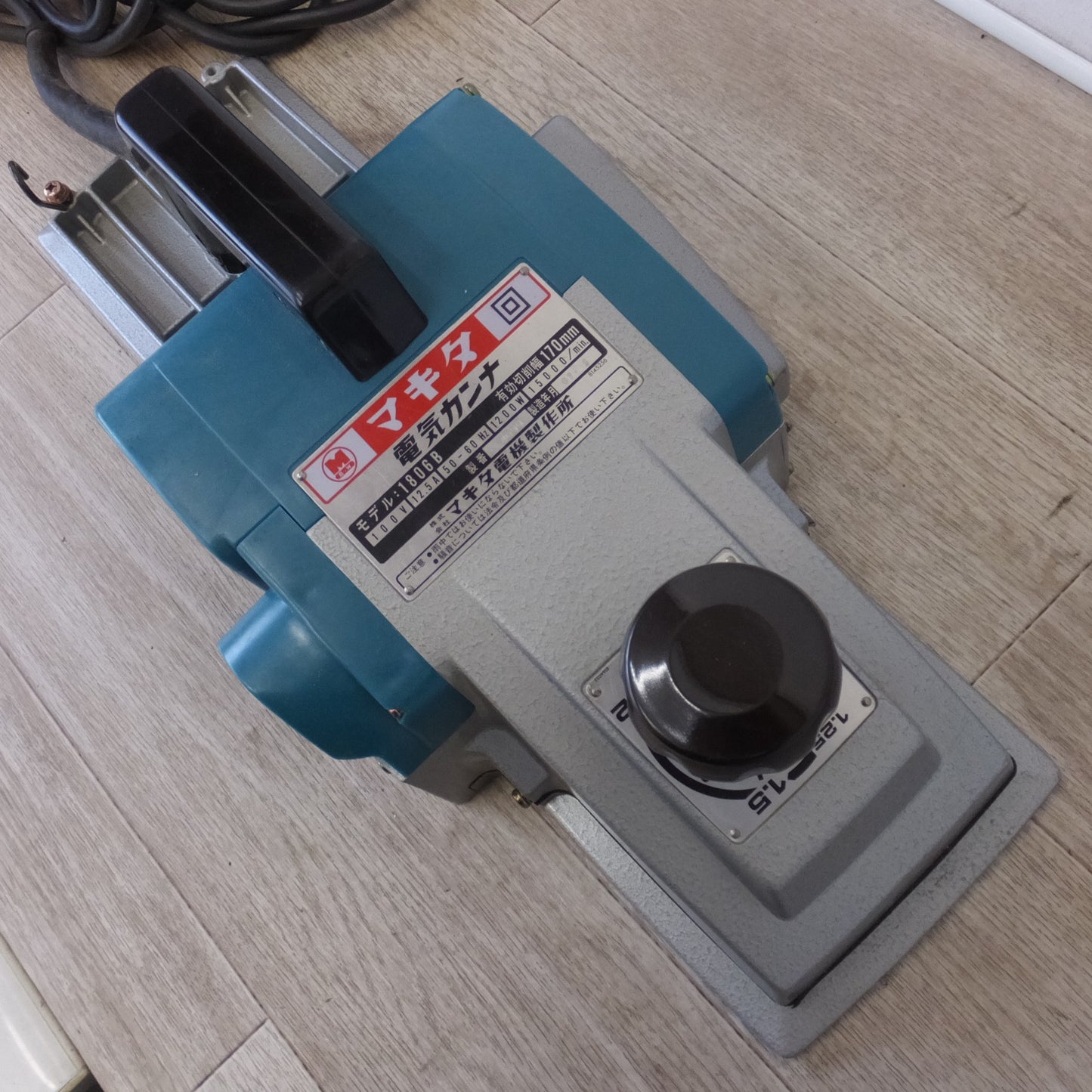 キレイ★マキタ makita 電気カンナ 1806B　有効切削幅 170mm　100V 12.5A 50-60Hz 1200W 15000/min.★
