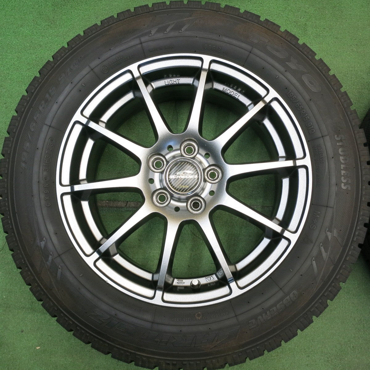 バリ溝！23年！キレイ！9.5分★プリウス 等 195/65R15 スタッドレス トーヨー オブザーブ ガリット GIZ SCHNEIDER シュナイダー 15インチ PCD100/5H★6052308HAス