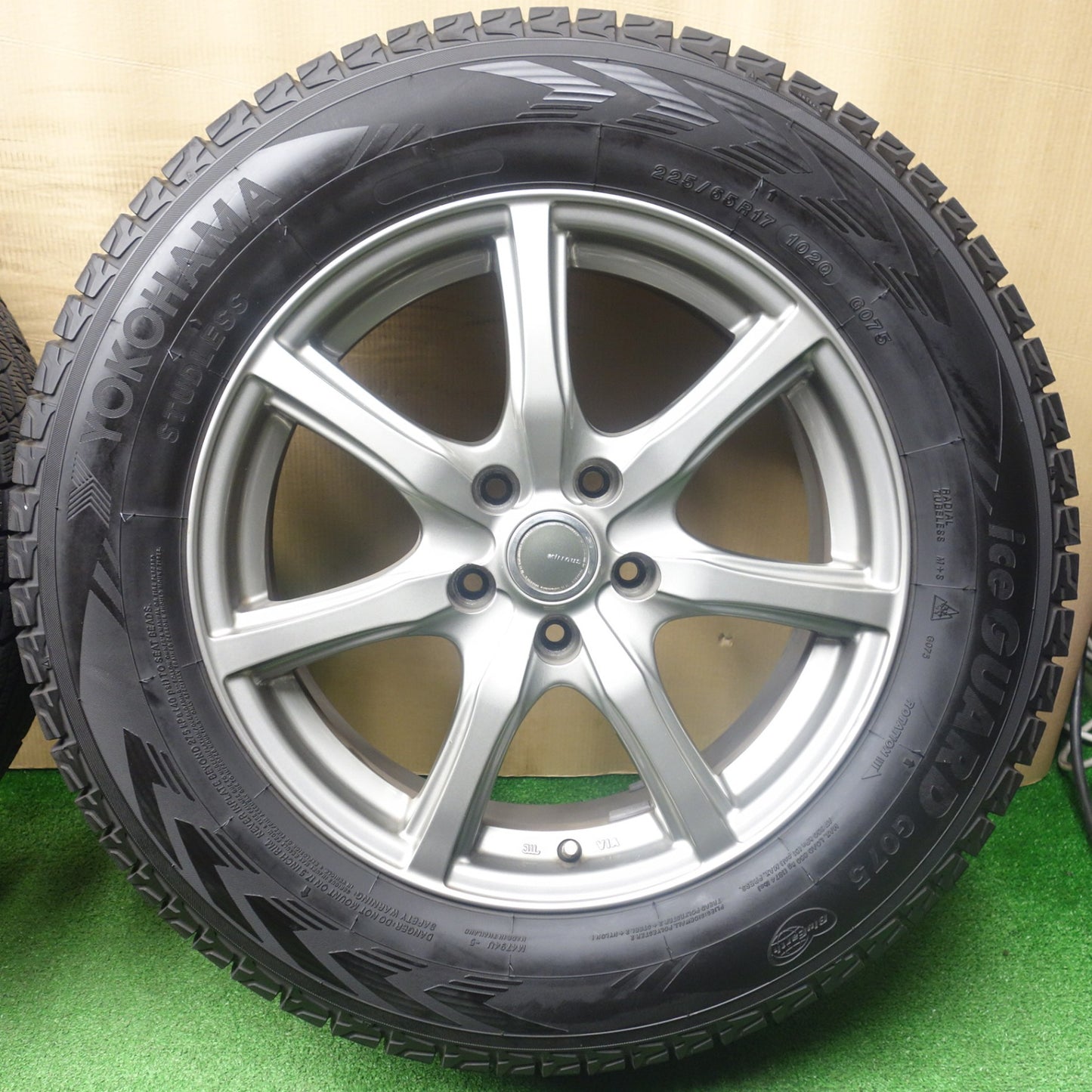 バリ溝！22年！キレイ！9.5分★スタッドレス 225/65R17 ヨコハマ アイスガード G075 MiLLOUS Ki ミルアス 17インチ PCD114.3/5H★6021403KTス