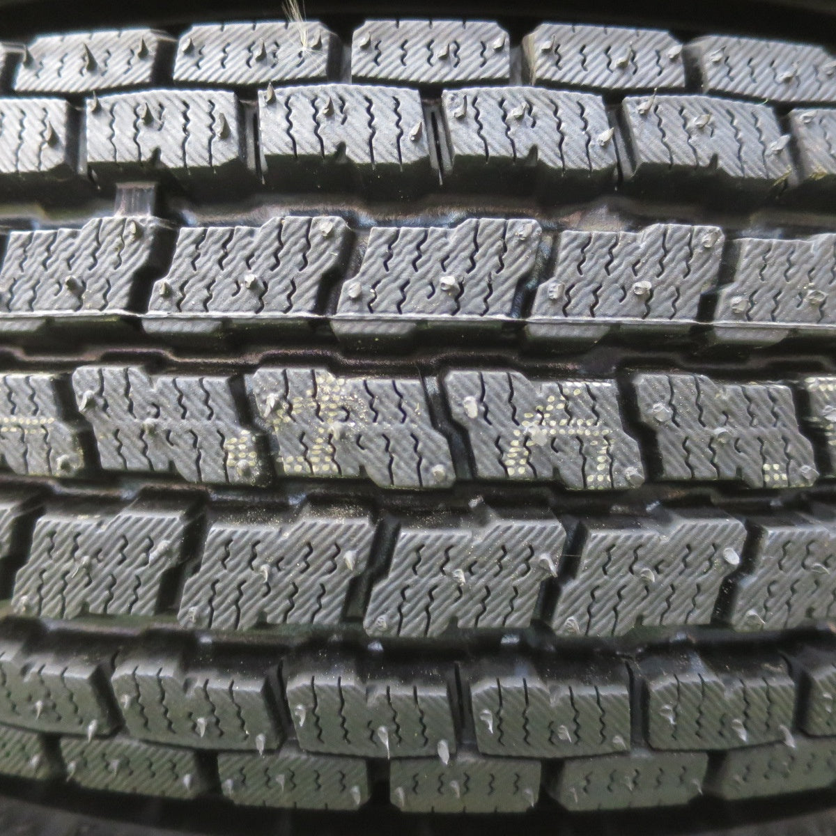 ほぼ未使用！25年！キレイ★スタッドレス 145/80R12 80/78N ヨコハマ アイスガード iG91 スチール ホイール 12インチ PCD100 110 114.3/4H マルチ★6041403イス
