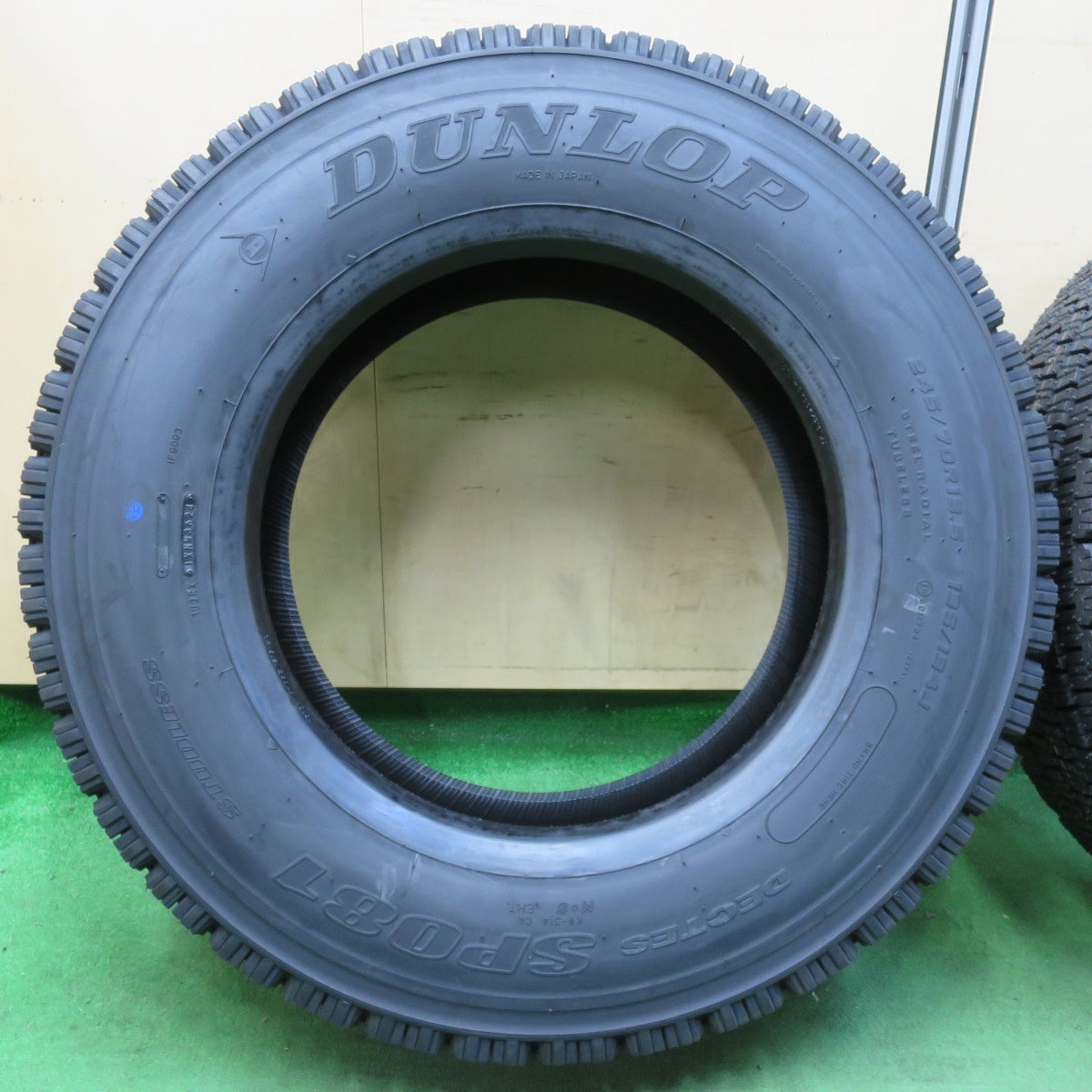 [送料無料] 未使用！24年★トラック タイヤ 245/70R19.5 136/134J スタッドレス ダンロップ デクテス SP081 DECTES 19.5インチ★4111805イスタ