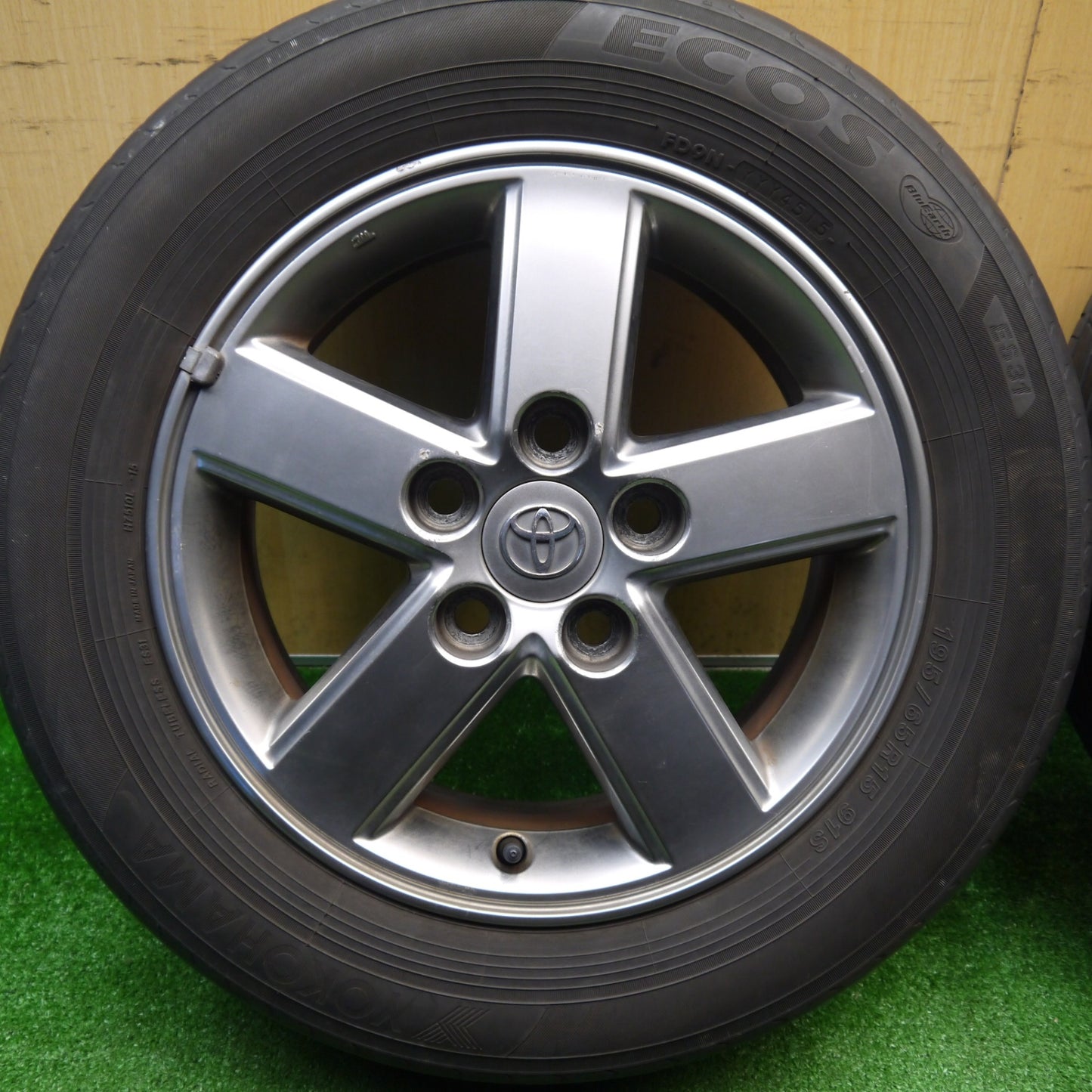 4本価格★トヨタ 60系 ノア ヴォクシー 純正 195/65R15 ヨコハマ エコス ES31 15インチ PCD114.3/5H★5111104Hノ