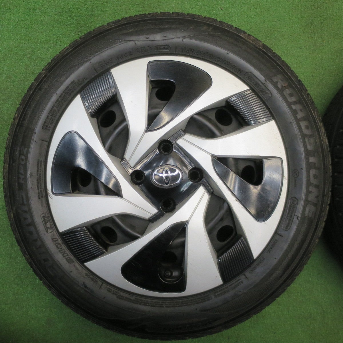 バリ溝！23年！9.5分★トヨタ アクア 純正 スチール 185/60R15 ロードストーン EUROVIS HP02 15インチ PCD100/4H★6013002NJノ