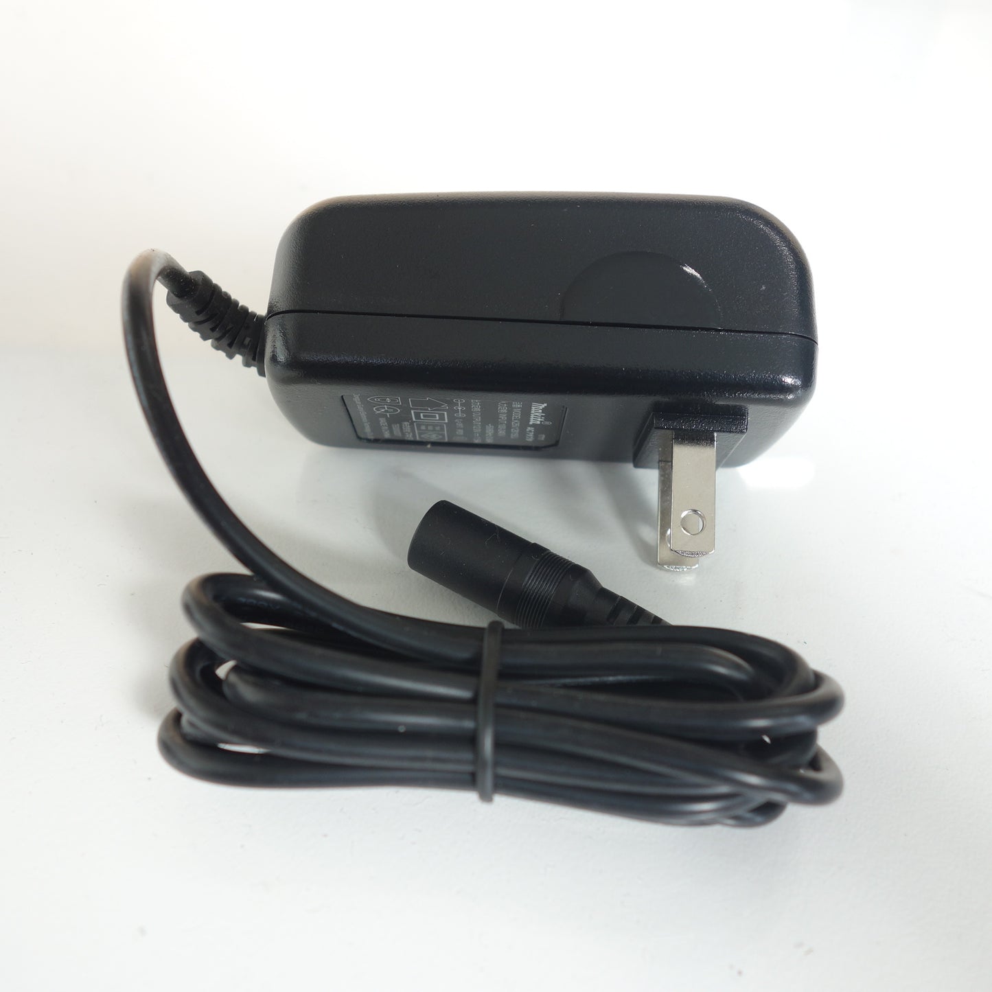 [送料無料] ◆マキタ 充電式 ファン CF100D 10.8V 電動 工具 扇風機 屋内 野外 夏 Makita◆