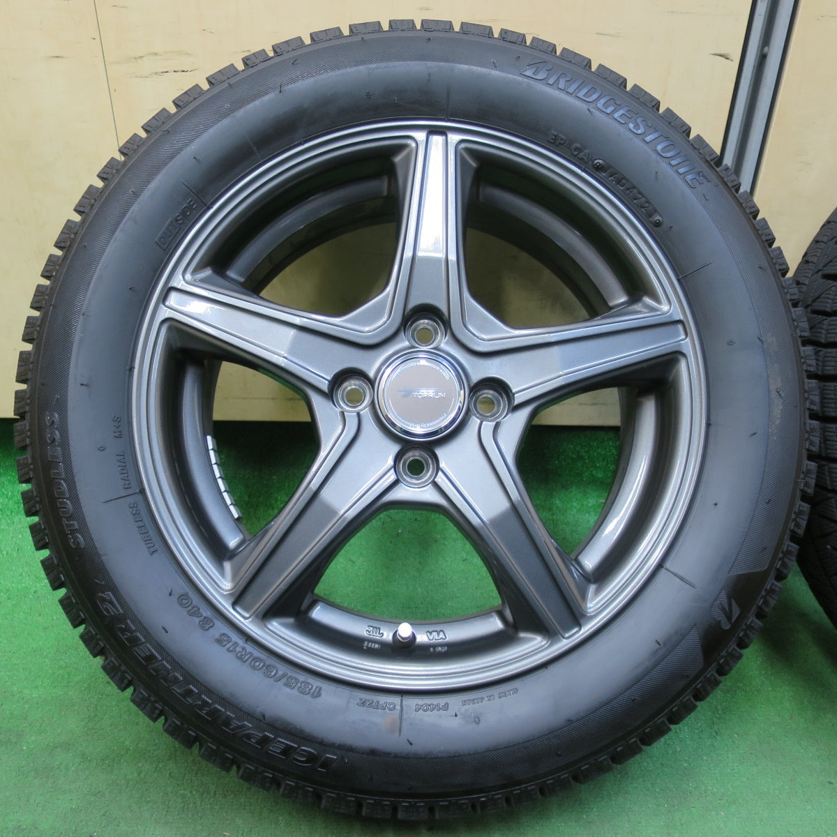 [送料無料] バリ溝！21年！キレイ！9.5分★スタッドレス 185/60R15 ブリヂストン アイスパートナー2 TOPRUN トップラン 15インチ PCD100/4H★4112203イス