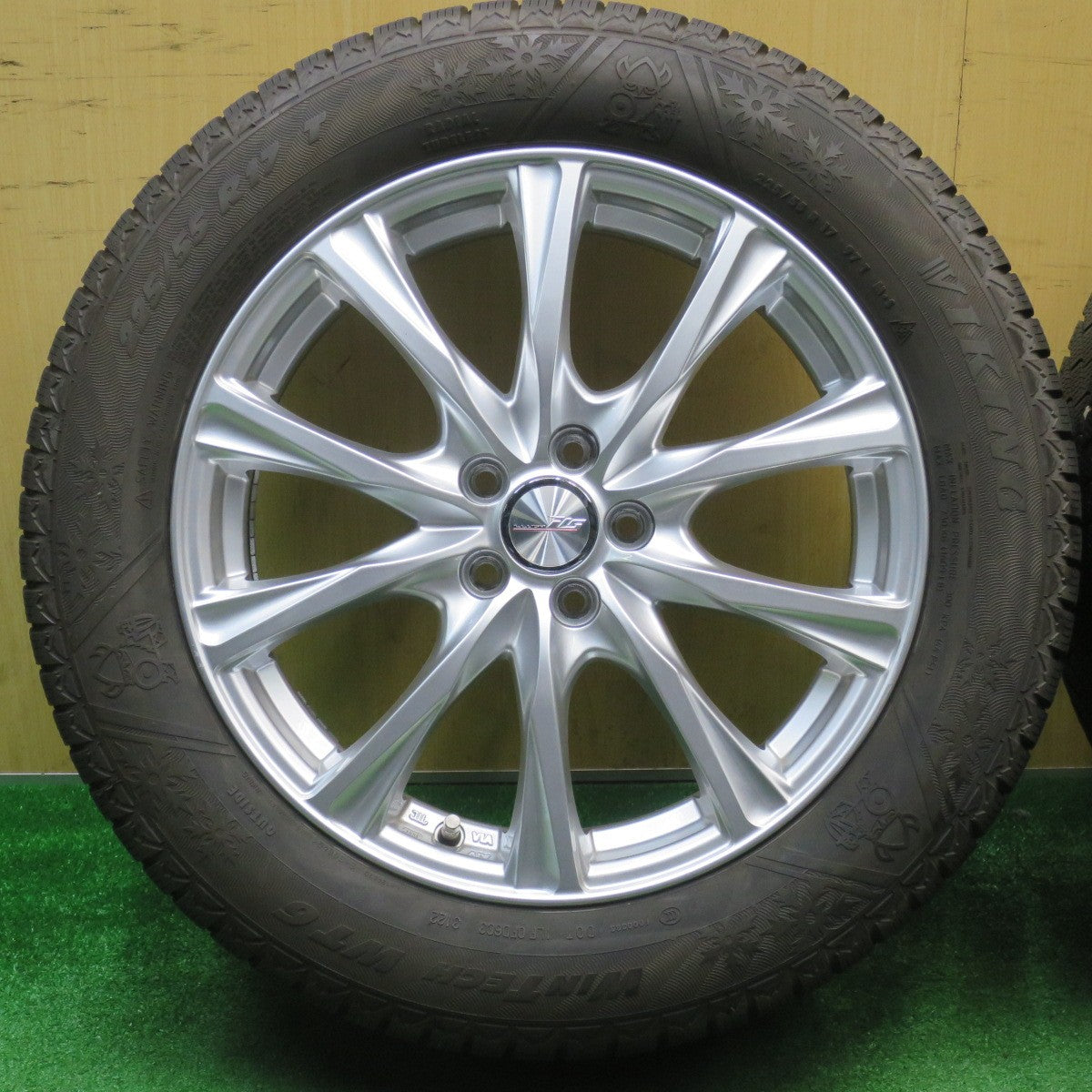 バリ溝！22年！キレイ！9.5分★XV 等 225/55R17 スタッドレス バイキング WINTECH WT6 ILLUGA 社外 アルミ 17インチ PCD100/5H★5122404NJス