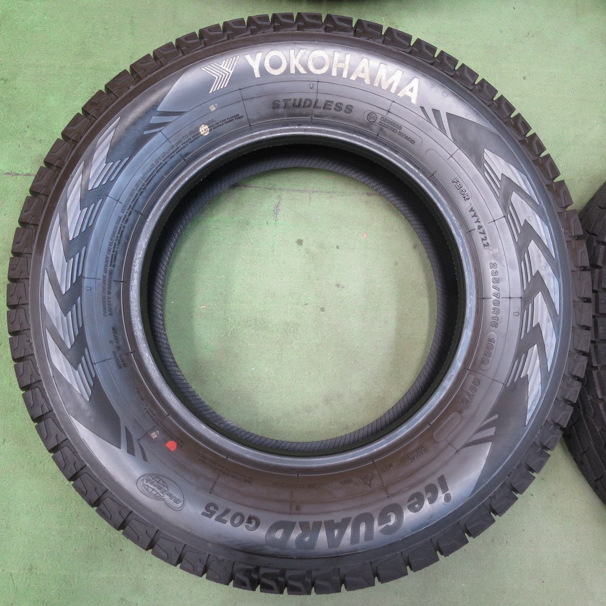超バリ溝！22年！ほぼ10分★スタッドレス 235/70R16 ヨコハマ アイスガード G075 タイヤ 16インチ アウトランダー デリカ 等★5112603イスタ