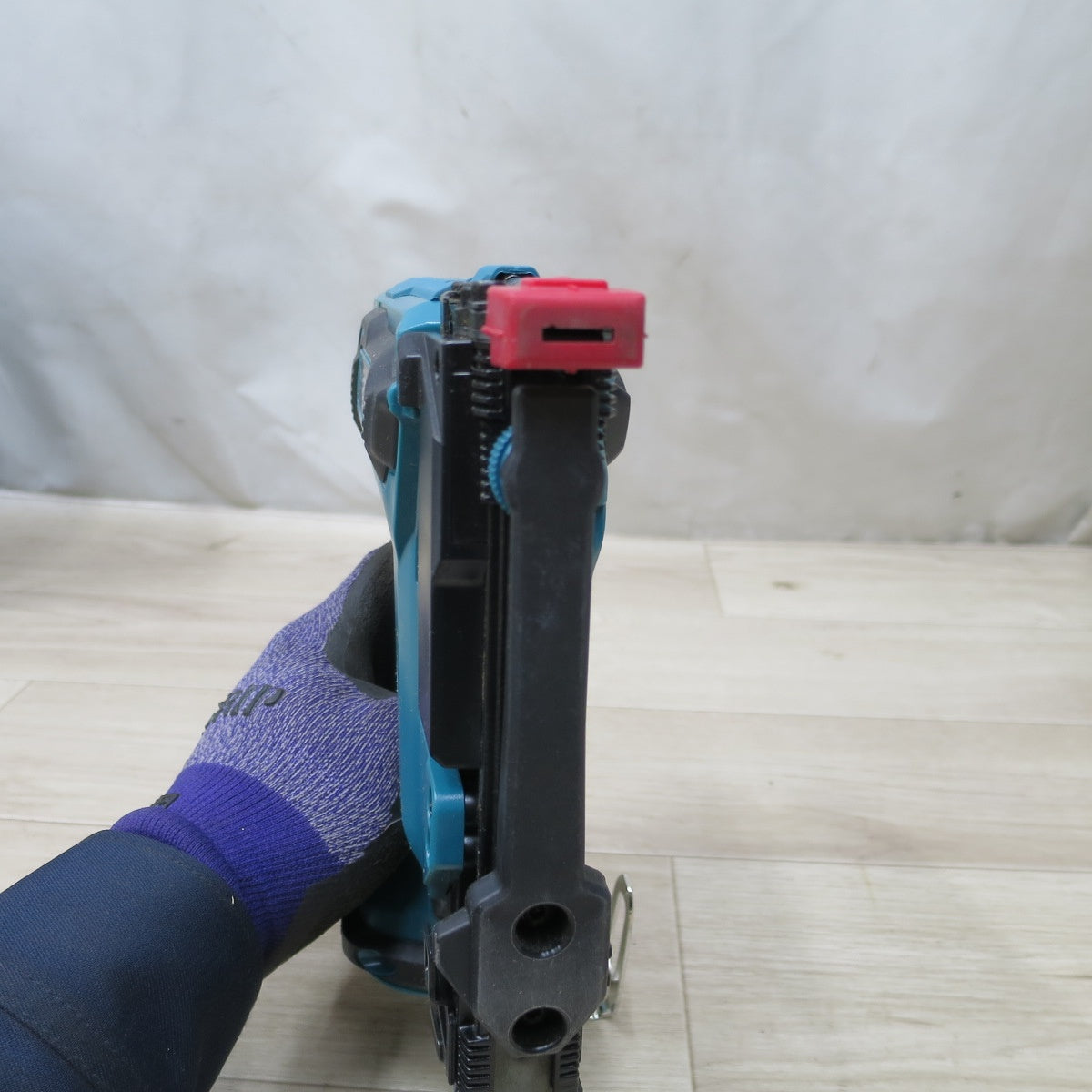[送料無料] ◆マキタ 充電 式 タッカ ST121D 18V 電動 工具 本体 のみ 18V 10mm×13～25mm コードレス Makita◆
