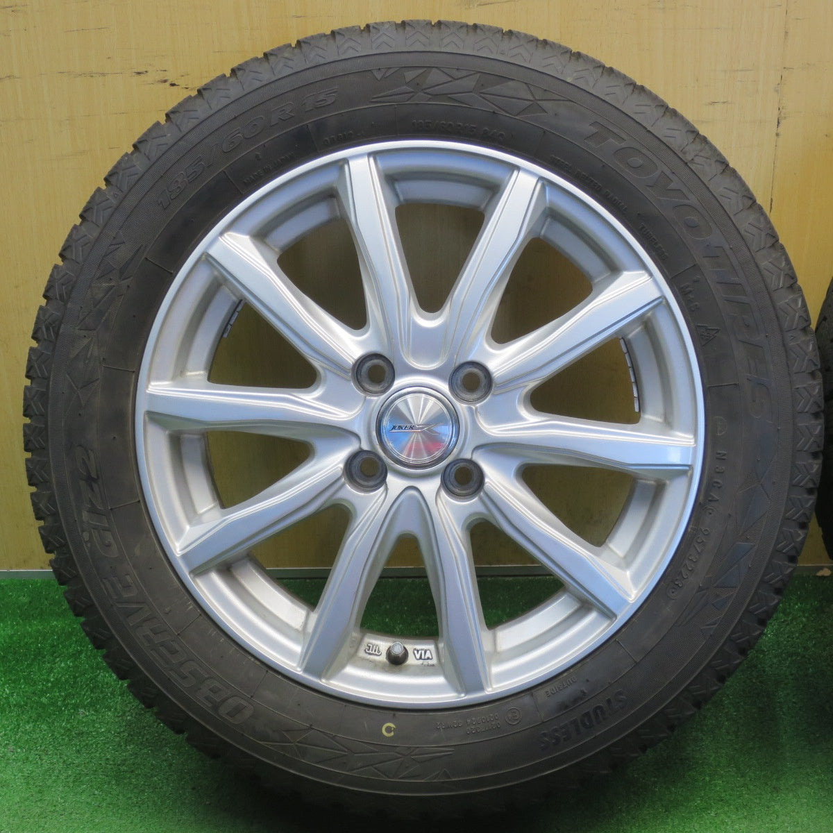 バリ溝！23年！9分★スタッドレス 185/60R15 トーヨー オブザーブ GIZ2 JOKER ジョーカー 15インチ PCD100/4H★6051005NJス