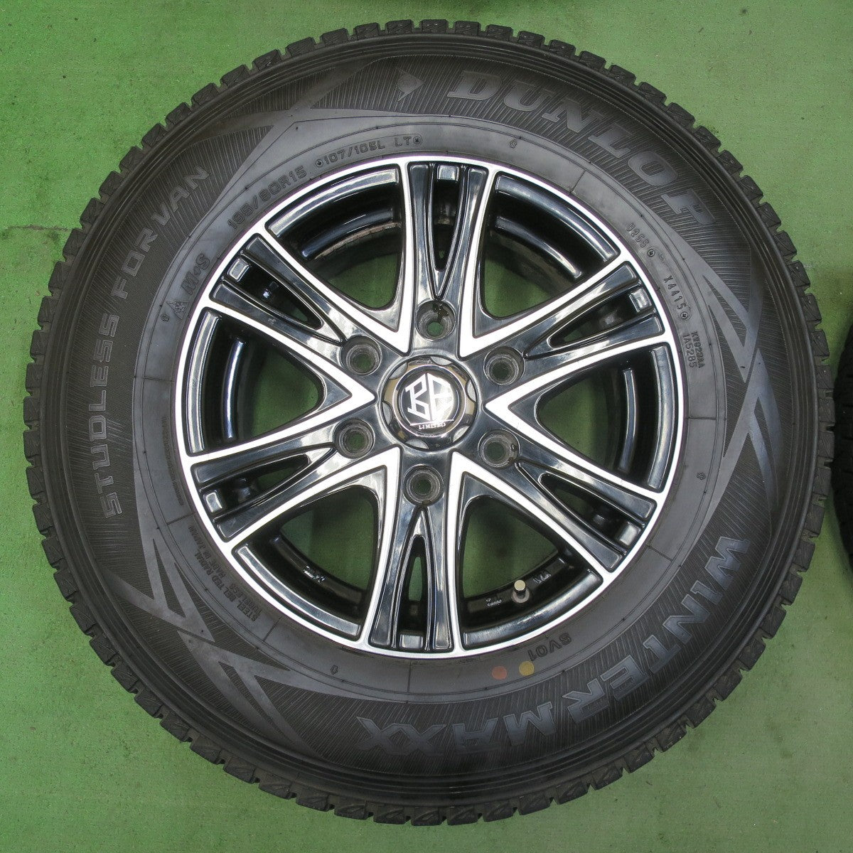 バリ溝！9.5分★ハイエース 等 195/80R15 107/105L スタッドレス ダンロップ ウインターマックス SV01 BE LIMITED 15インチ PCD139.7/6H★5071501TTス
