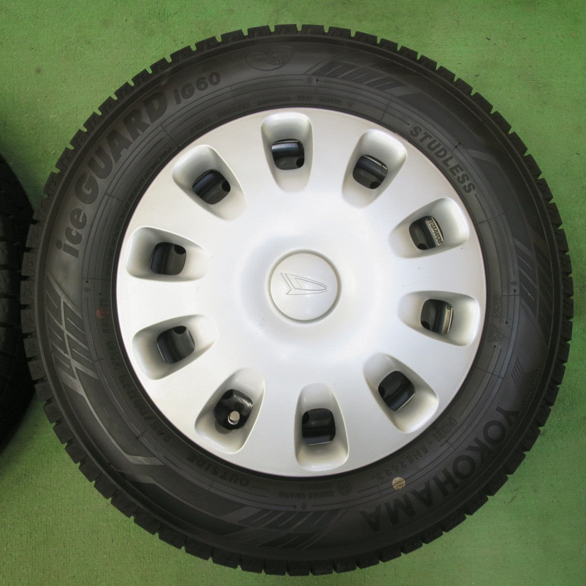 バリ溝！23年！9分★ダイハツ タント 純正 スチール 145/80R13 スタッドレス ヨコハマ アイスガード iG60 13インチ PCD100/4H★5072408イス