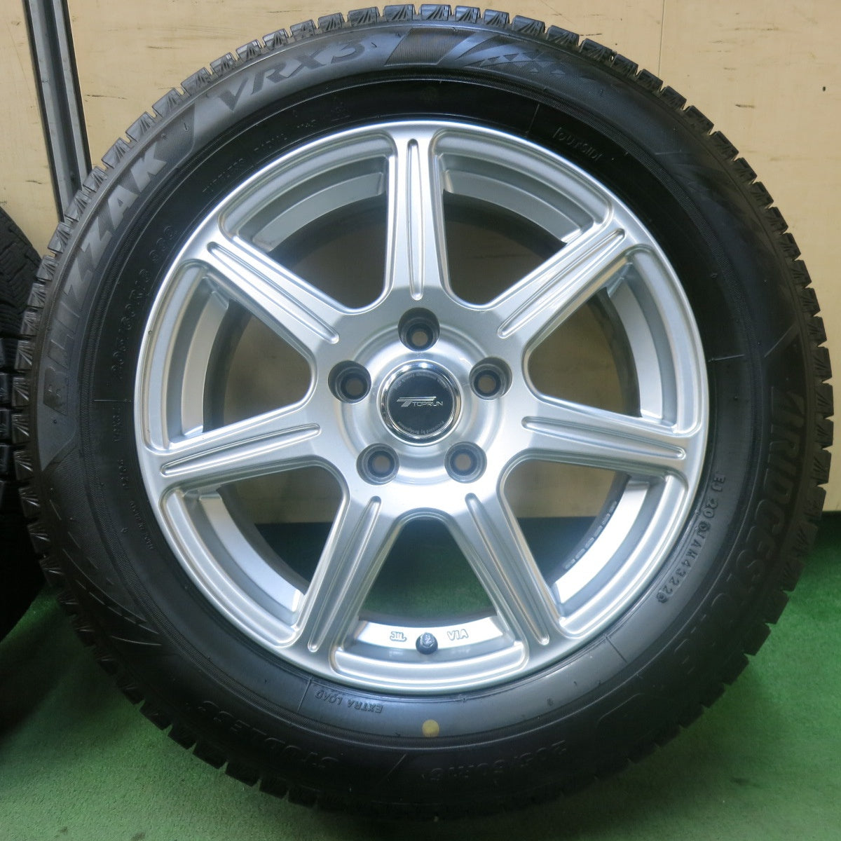 バリ溝！22年！キレイ！9.5分★スタッドレス 205/60R16 ブリヂストン ブリザック VRX3 TOPRUN トップラン 16インチ PCD114.3/5H★5112705SKス