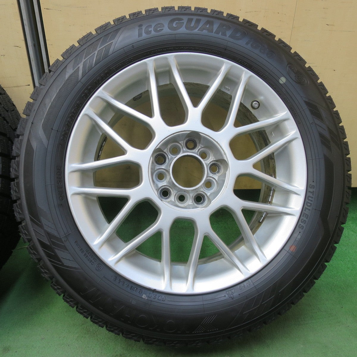 ほぼ未使用！22年★スタッドレス 205/60R16 ヨコハマ アイスガード iG60 社外 アルミ 16インチ PCD100 114.3/5H マルチ★6021709イス