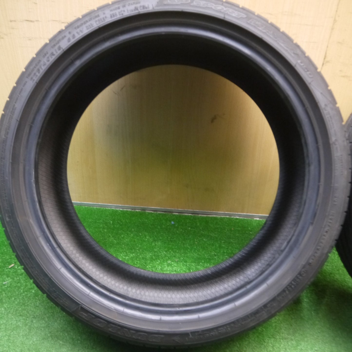 [送料無料] バリ溝！24年！9分★225/40R18 ダンロップ SPスポーツマックス 050 タイヤ 18インチ プリウス カローラスポーツ インプレッサ 86 BRZ等★5020401Hノタ