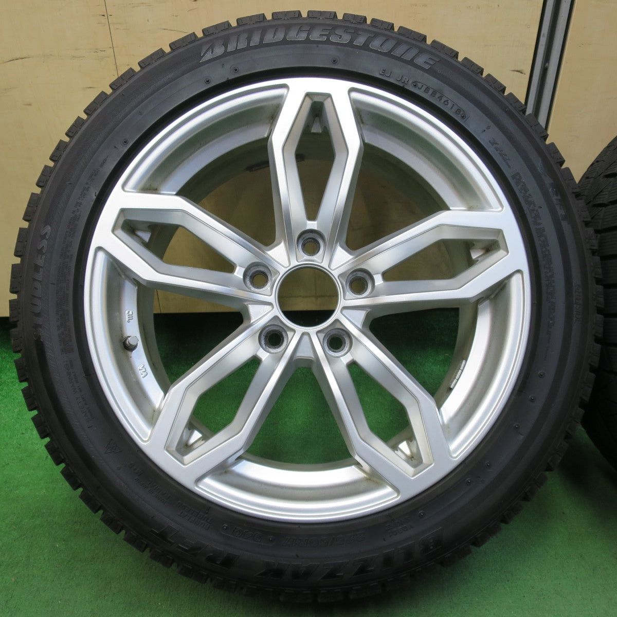 [送料無料] バリ溝！9分★BMW 等 AGA TAS welt 225/50R17 スタッドレス ブリヂストン ブリザック RFT 17インチ PCD120/5H★4113005イス