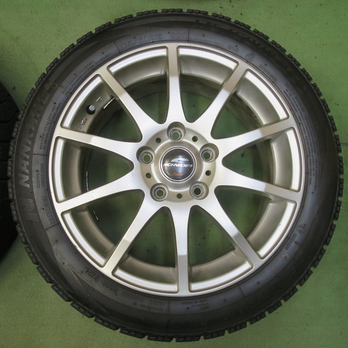 バリ溝！24年！9.5分以上◎スタッドレス 175/60R16 ナンカン アイス アクティバ AW-1 SCHNEIDER シュナイダー 16インチ PCD114.3/5H◎6072704イス